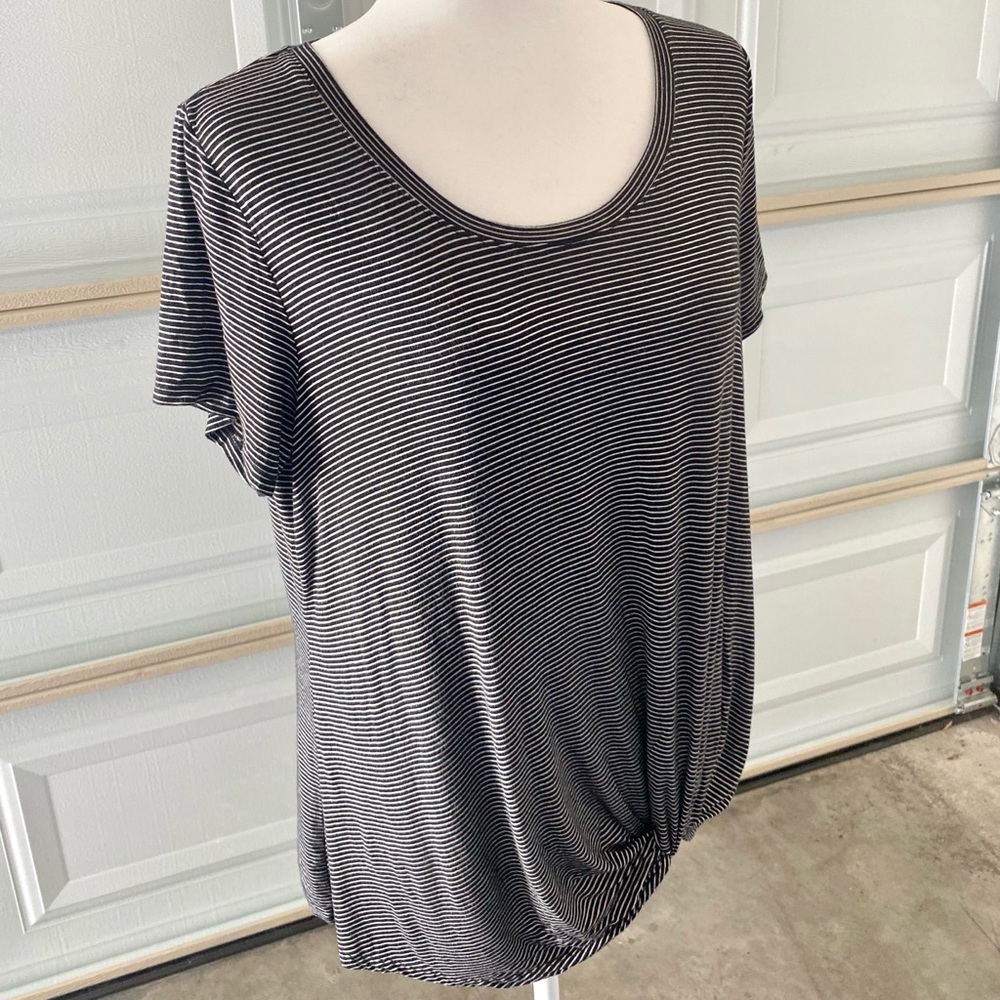 Striped Tie Front Casual Tee 👚